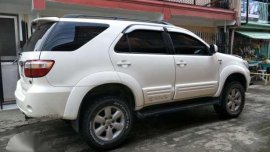 Toyota Fortuner 4x2 2011 White AT For Sale