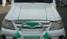 Toyota Fortuner Van Type 2008 White MT 