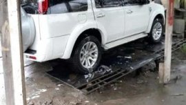 2015 Ford Everest 4x2 MT 2.5 White 