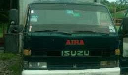 Isuzu Elf Close van