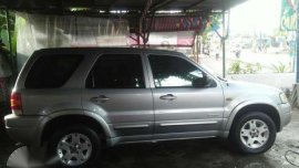 Ford escape 4wd 250k neg.