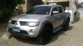 mitsubishi strada glx 2010 navara innova hilux