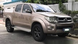 Toyota Hilux 2.5G M/T truck for sale 