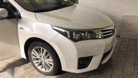 Selling my Pearl White Corolla Altis 1.6