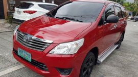 Toyota Innova 2013 Van red for sale 