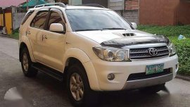 Toyota Fortuner V 2010 AT 4x4 White For Sale