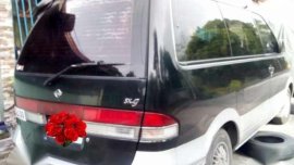 Nissan Serena largo van