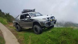 Mitsubishi Strada 2001 4x4 MT White For Sale