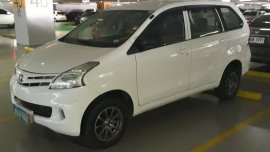 Toyota avanza 2012 Van white for sale 