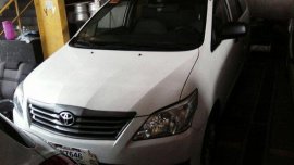 Toyota Innova 2016 van white for sale 