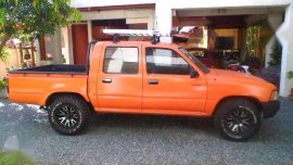 Toyota Hilux 1995 2.0 MT Orange For Sale