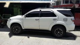 Toyota FORTUNER V 4X4 2011 good for sale 