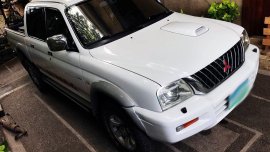 Mitsubishi Strada 2005 white P458,000 for sale