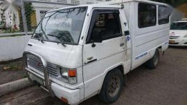 Mitsubishi L300 truck white for sale 