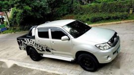 Toyota hilux E 2011 truck white for sale 