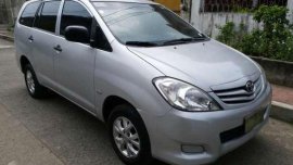Toyota Innova 2011 E AT Silver For Sale 