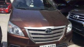 2014 Innova E DSL Automatic Toyota Brown