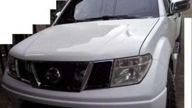 Nissan Navara LE 2013 manual 4x4 rush sale-toyota-mitsubishi-for-honda