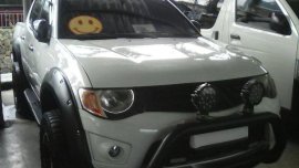 Mitsubishi Strada 2010 WHITE FOR SALE