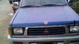 Pickup 1997 Strada (4x4) negotiable