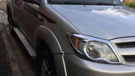 Toyota Hilux 2005 MT Pickup Silver For Sale 