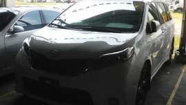 Toyota Sienna 2017 White for sale