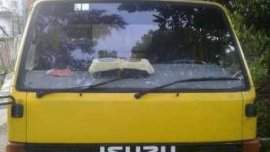 Isuzu elf close van
