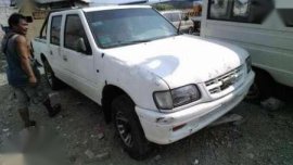 Isuzu fuego 2000 model