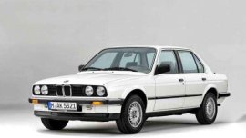 BMW E30 320i
