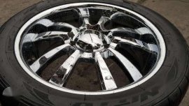 LC200 land cruiser kmc 22 inch with Nitto 420s Japan Tires 95 percent