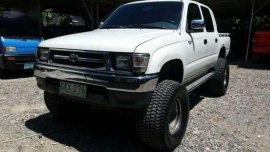 2000 Toyota Hilux 2.8 4x4 MT White For Sale 