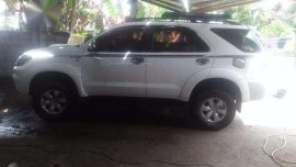 Toyota Fortuner V 2006 white for sale 