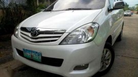 2011 Toyota Innova G Gas AT White For Sale 