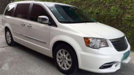 2013 Chrysler Town and Country White For Sale 