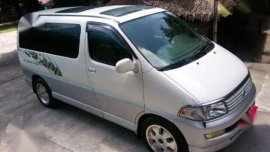 Toyota Hiace Regius 3.0 2002 AT White For Sale 