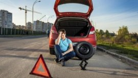 What causes a car tire to blowout on the highway & How to safely handle