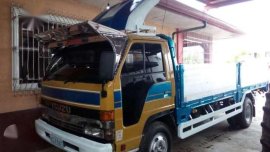 Isuzu Elf 4HF1 2002 MT Truck Yellow For Sale 