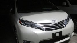 Toyota Sienna 2018 White for sale