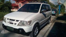 Isuzu Crosswind XT 2005 MT White For Sale 