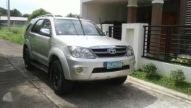 Toyota Fortuner G DIESEL alt montero innova strada hilux e v gls glx s