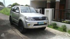 Toyota Fortuner G DIESEL like innova montero suv strada hilux v j v s
