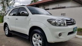 2009 ToyotaFortuner white color for sale 