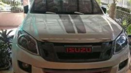 Isuzu Dmax X-series 4x2 MT 3.0 White For Sale 