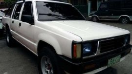 Mitsubishi L200 1995 model white for sale 