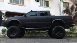 2000 Nissan Frontier black color for sale 