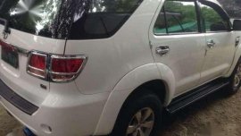2010 Toyota Fortuner V 4x4  AT White For Sale 