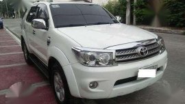 2009 Toyota Fortuner G Diesel 4x2 AT White For Sale 