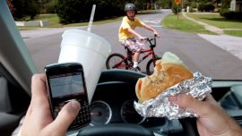 10 common mistakes drivers make while driving