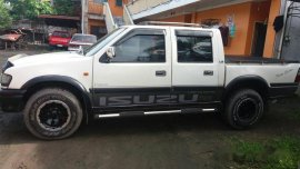 Isuzu Fuego 2000 white for sale