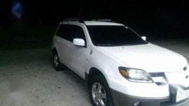 Mitsubishi OutLander 2005 AT White For Sale 